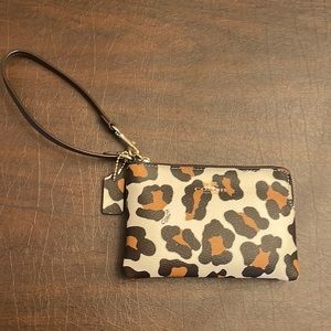 Print Coach wristlet! Never used! Cute to wear around your wrist or put in a bag